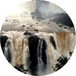 “Argentina has the waterfalls but Brazil has the balcony”. Choosing a gateway to see Iguazu Falls in Paraguay/Brazil/Argentina